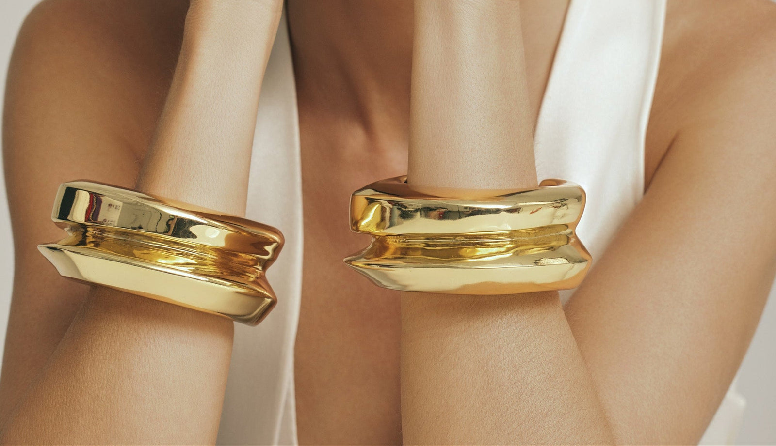 BRACELETES